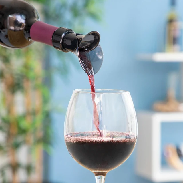 2-in-1 Wine Stopper with Pourer and Aerator Wintopp