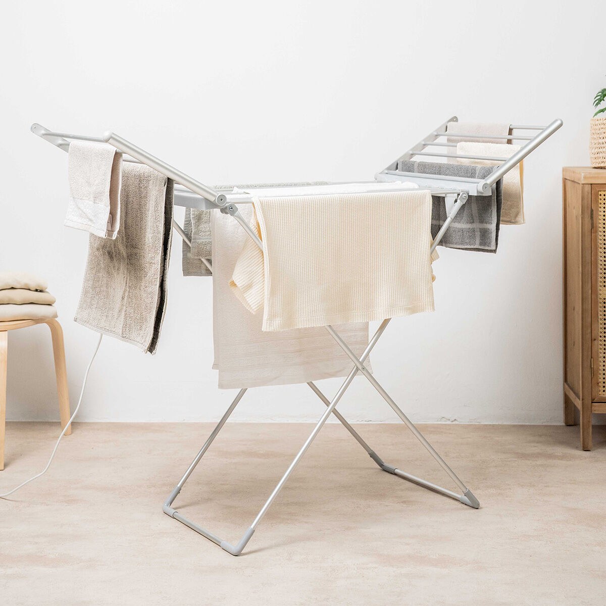 Foldable Electric Clothes Dryer with Wings, Touch Screen, Timer, and Temperature Control Warmmat 230 W 20 Bars
