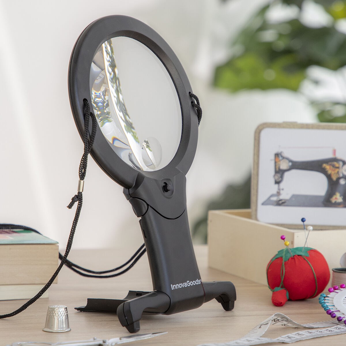 Hands-Free Magnifying Glass with LED light Zooled