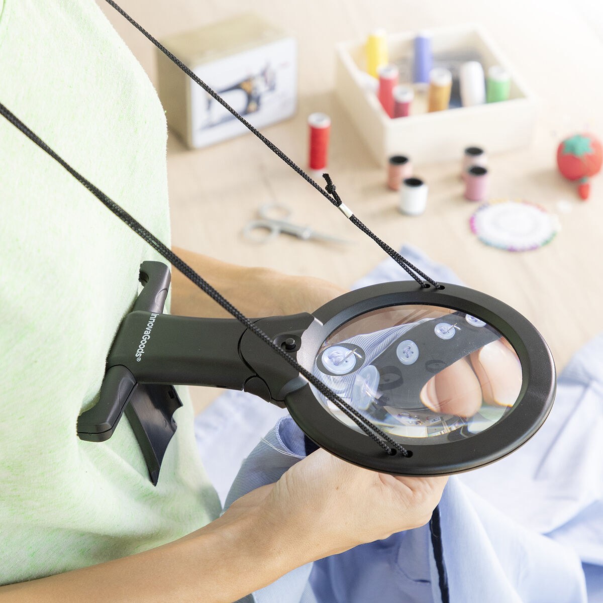 Hands-Free Magnifying Glass with LED light Zooled