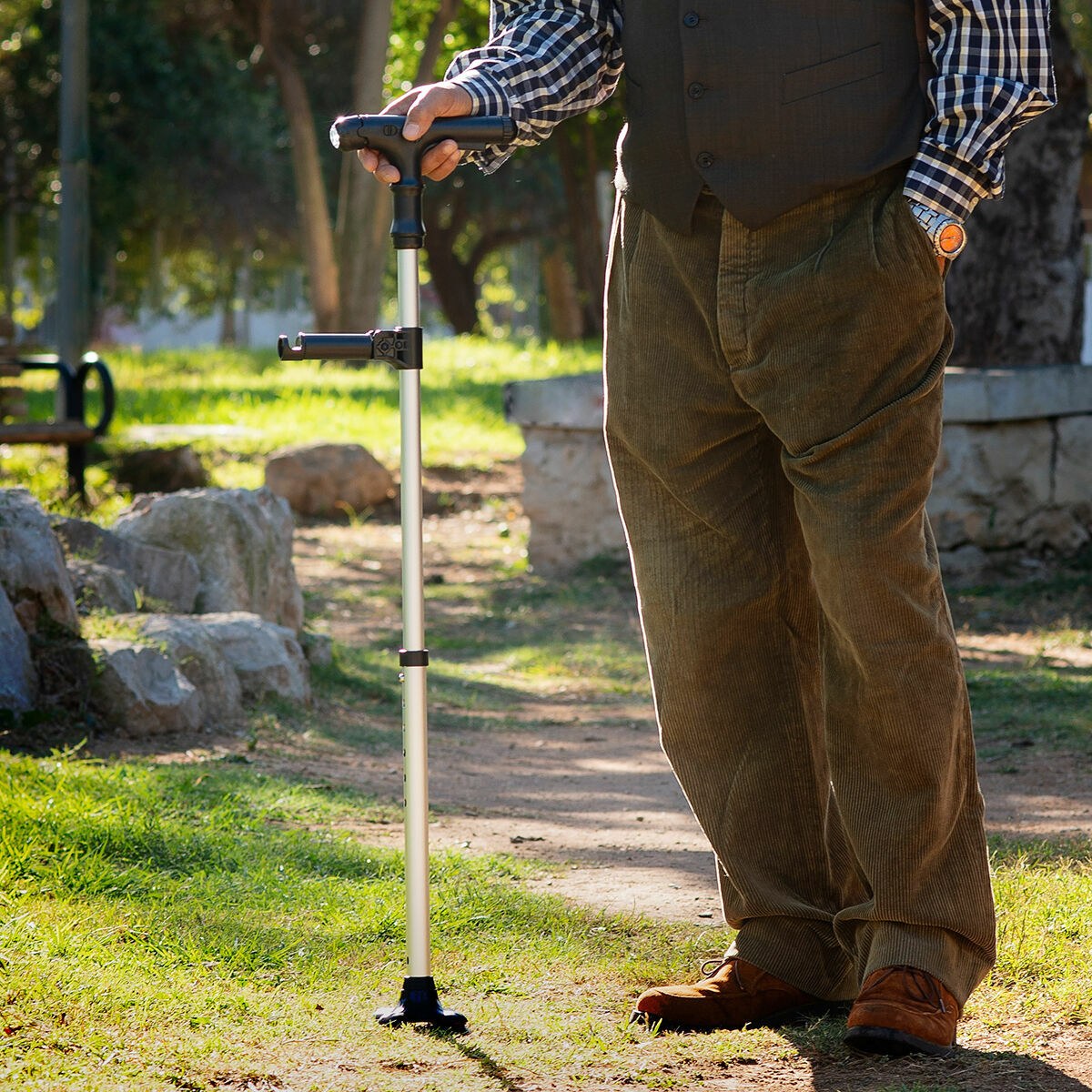 Extendable Walking Stick with LED, Alarm and Grabber Hannde