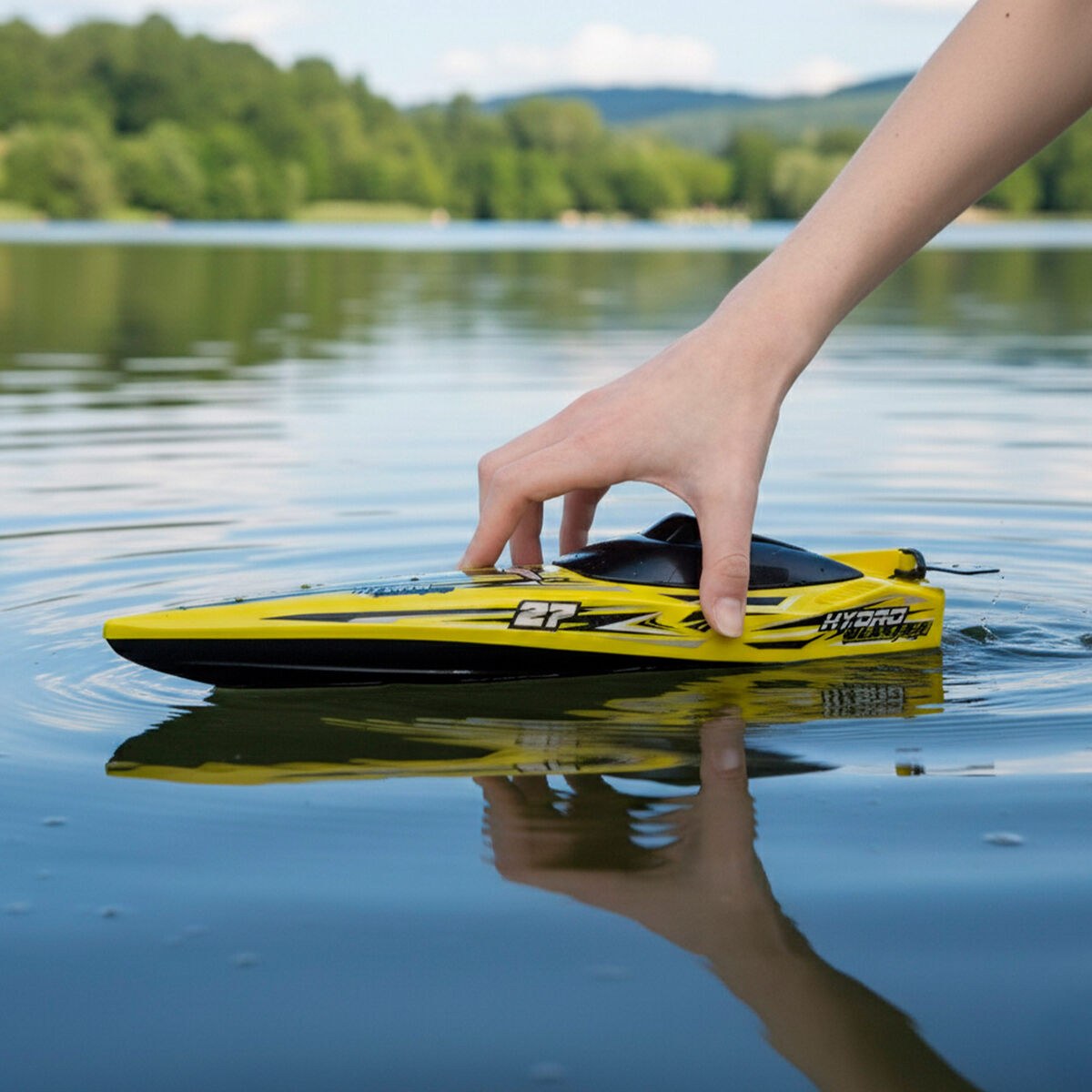 Radio-controlled Boat (6 Units)